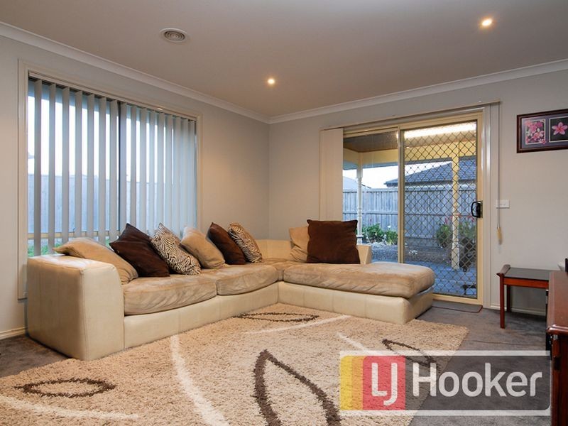 61 Westmoreland Avenue, Cranbourne North VIC 3977