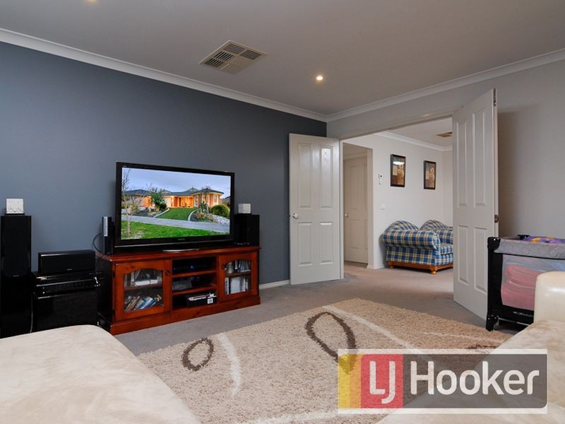 61 Westmoreland Avenue, Cranbourne North VIC 3977