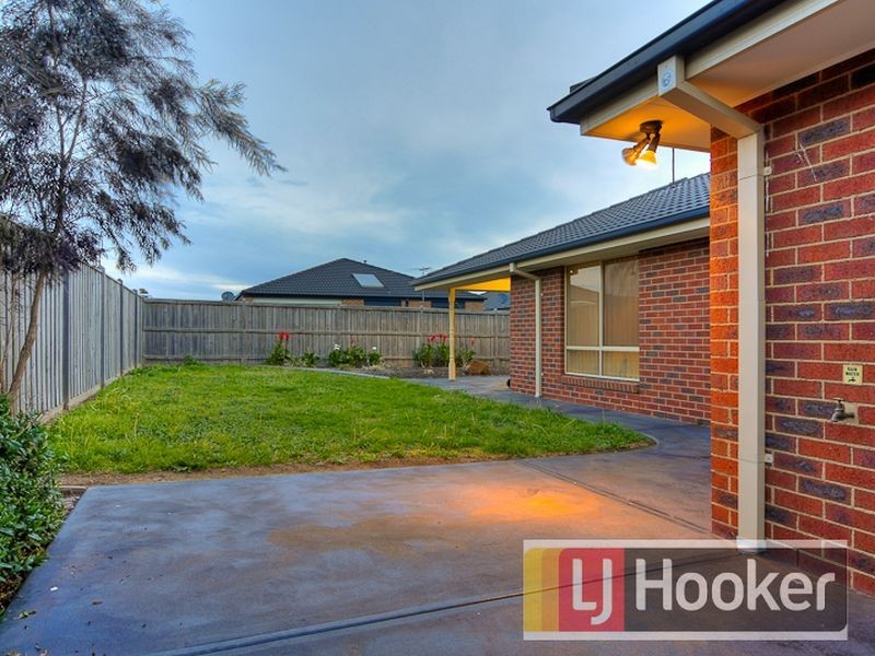 61 Westmoreland Avenue, Cranbourne North VIC 3977