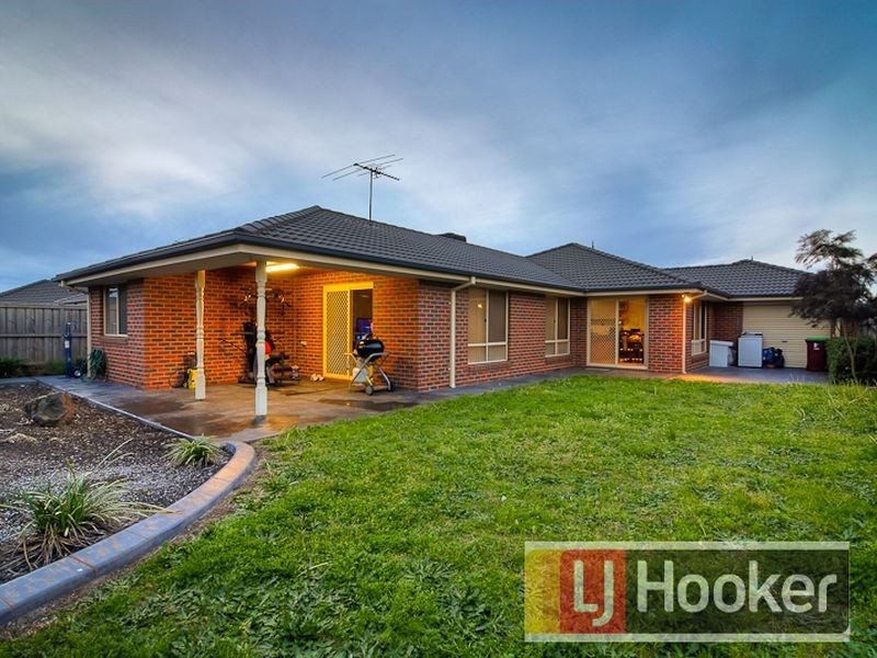 61 Westmoreland Avenue, Cranbourne North VIC 3977