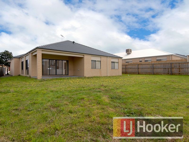 4 Cassowary Way, Pakenham VIC 3810