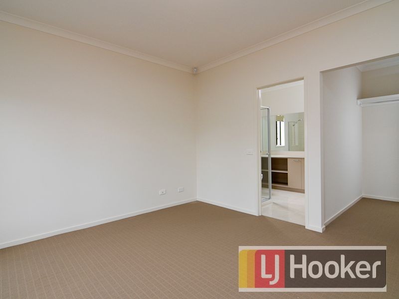 4 Cassowary Way, Pakenham VIC 3810