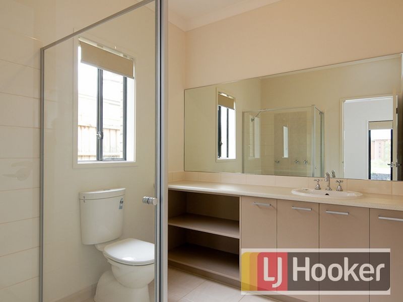4 Cassowary Way, Pakenham VIC 3810