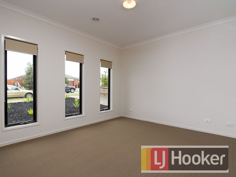 4 Cassowary Way, Pakenham VIC 3810