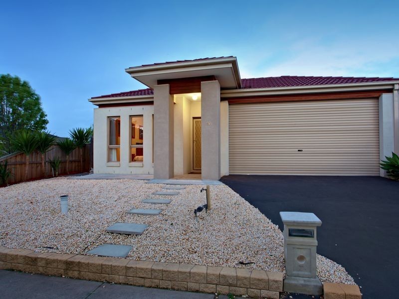 18 Snowdonia Road, Cranbourne North VIC 3977