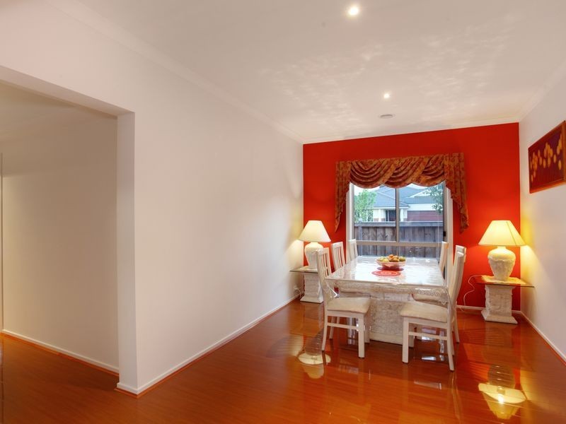 18 Snowdonia Road, Cranbourne North VIC 3977