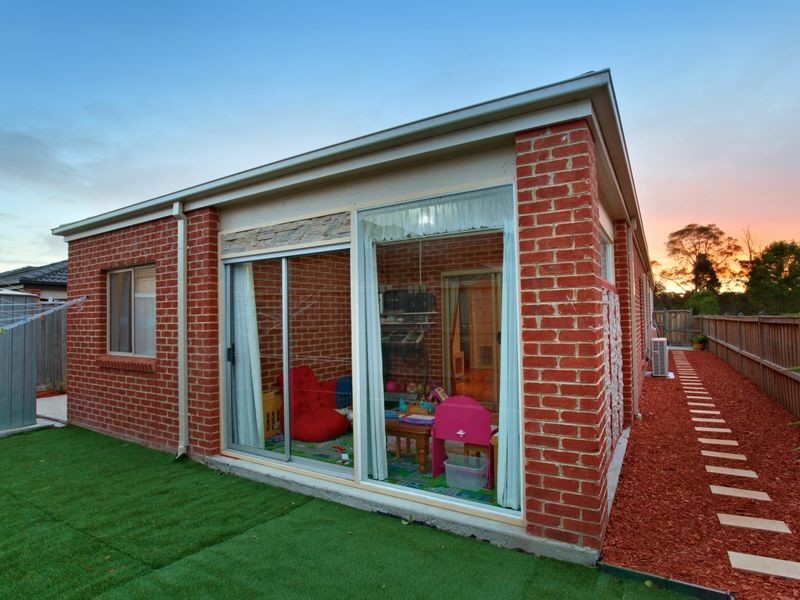 18 Snowdonia Road, Cranbourne North VIC 3977