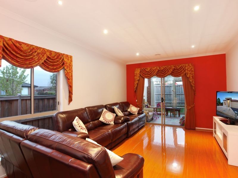 18 Snowdonia Road, Cranbourne North VIC 3977