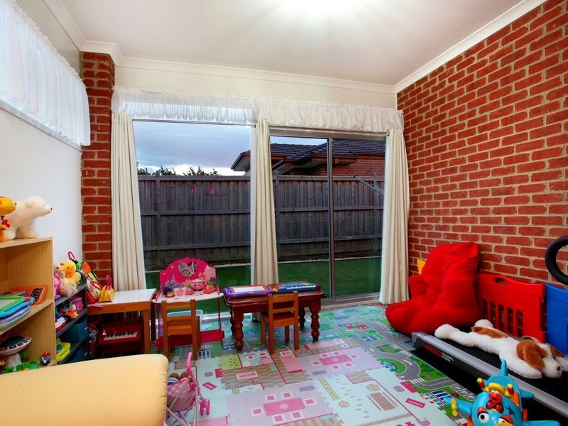 18 Snowdonia Road, Cranbourne North VIC 3977