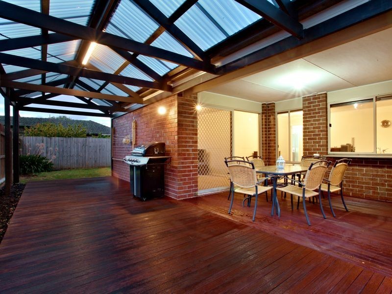 21 Lisburn Way, Berwick VIC 3806