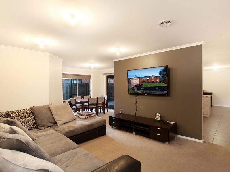 21 Lisburn Way, Berwick VIC 3806