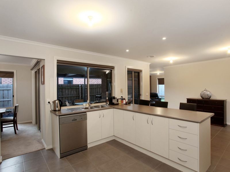 21 Lisburn Way, Berwick VIC 3806