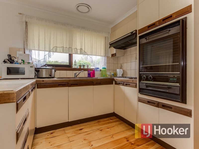 4 Ambleside Crescent, Berwick VIC 3806