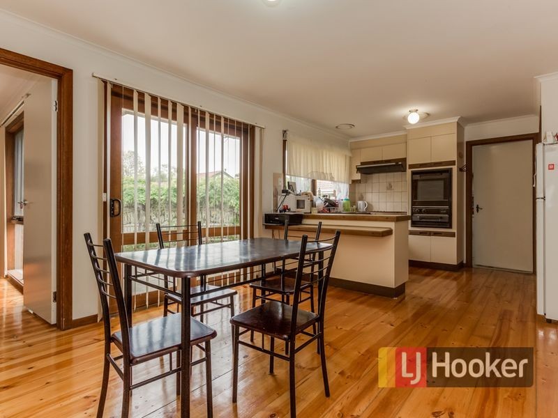 4 Ambleside Crescent, Berwick VIC 3806