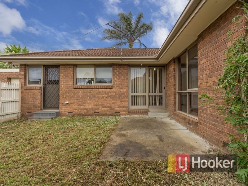 4 Ambleside Crescent, Berwick VIC 3806