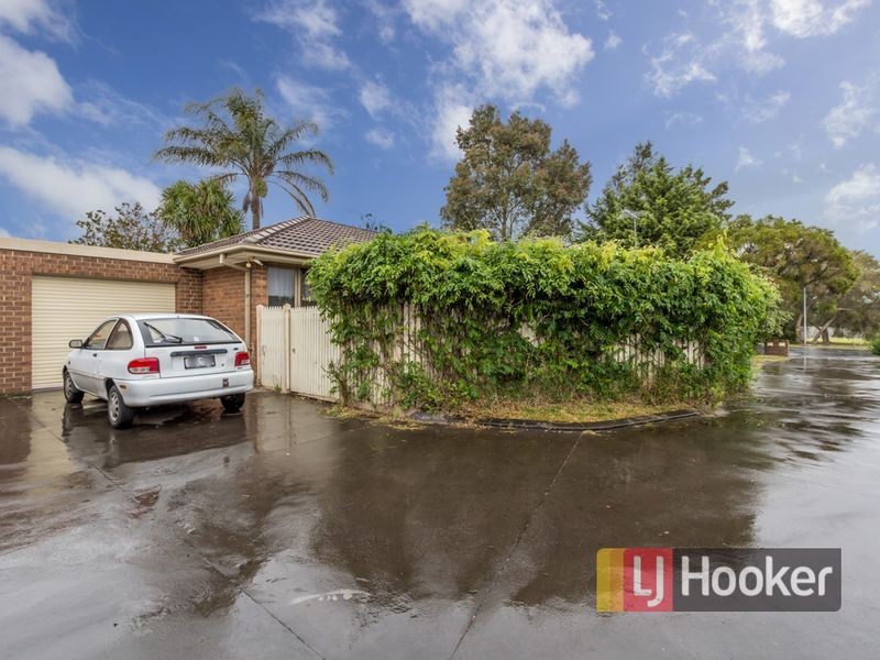 4 Ambleside Crescent, Berwick VIC 3806