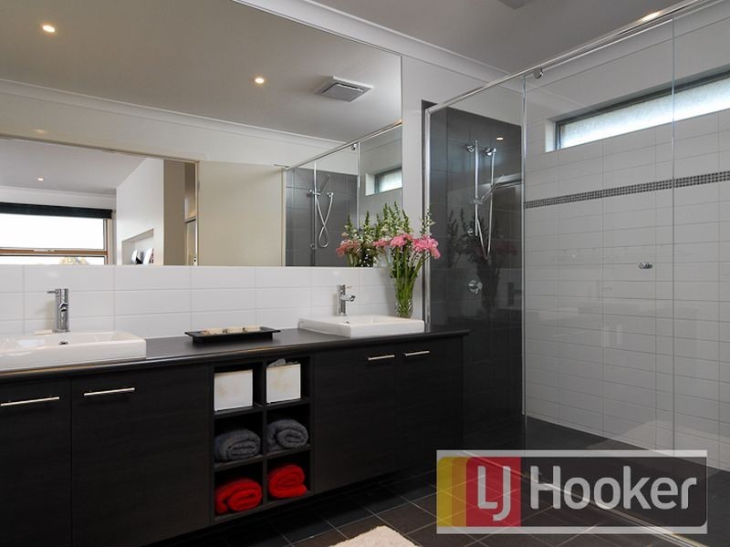 16 Lia Amie Place, Berwick VIC 3806