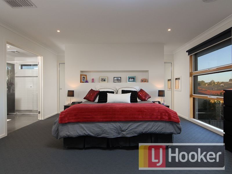 16 Lia Amie Place, Berwick VIC 3806