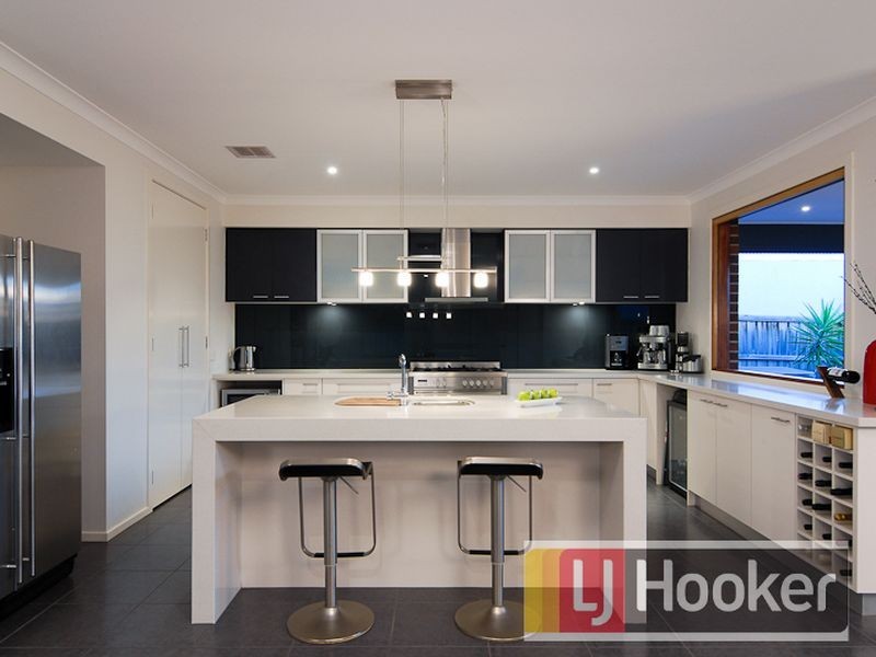 16 Lia Amie Place, Berwick VIC 3806