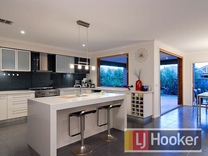 16 Lia Amie Place, Berwick VIC 3806