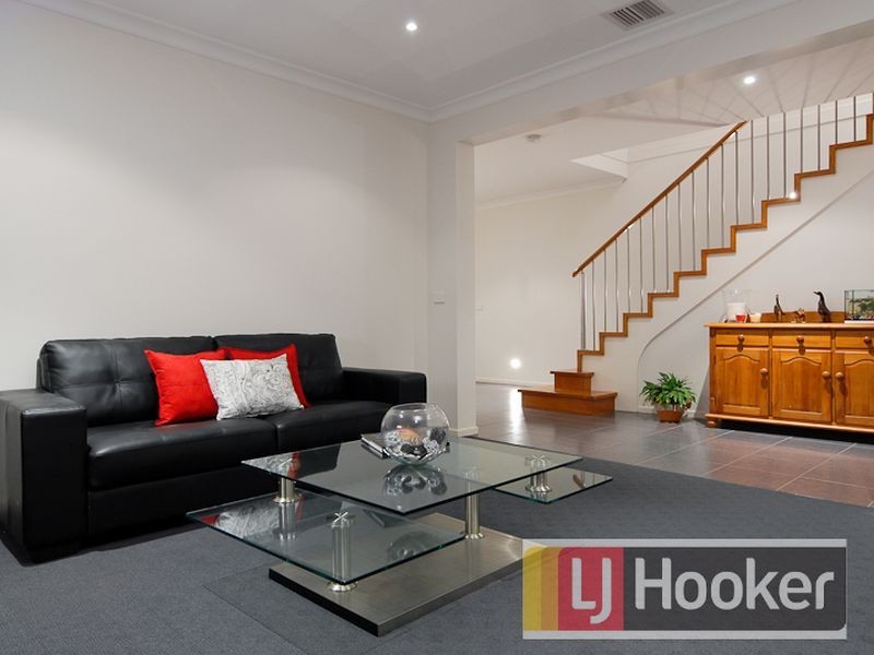 16 Lia Amie Place, Berwick VIC 3806