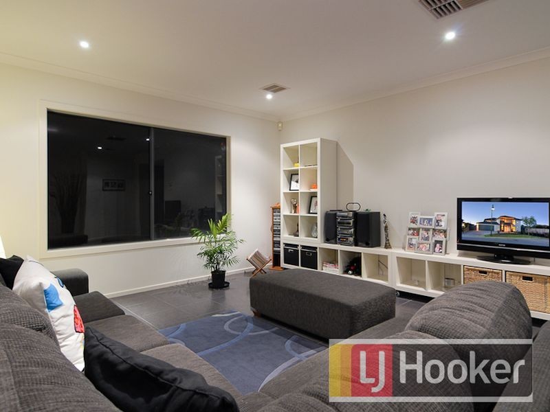 16 Lia Amie Place, Berwick VIC 3806