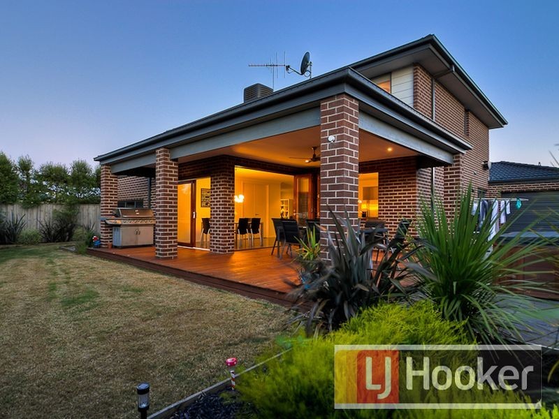 16 Lia Amie Place, Berwick VIC 3806