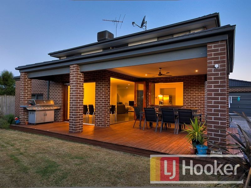 16 Lia Amie Place, Berwick VIC 3806