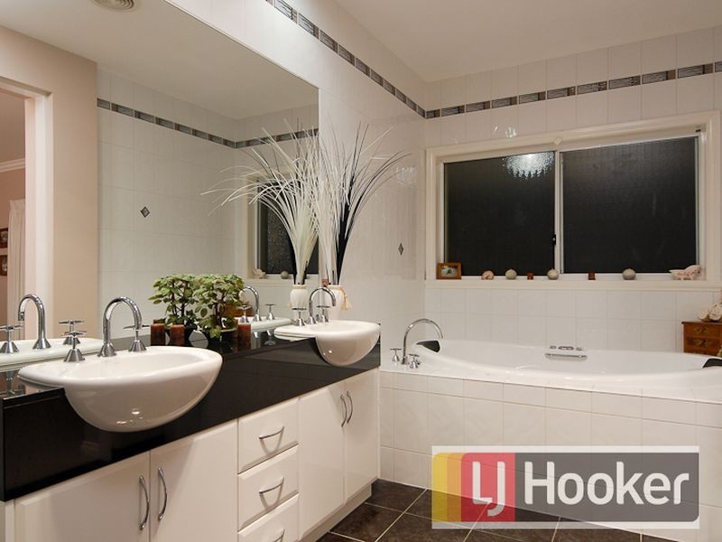 5 Goldrush Court, Beaconsfield VIC 3807