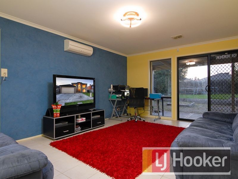 94 Emily Drive, Hallam VIC 3803