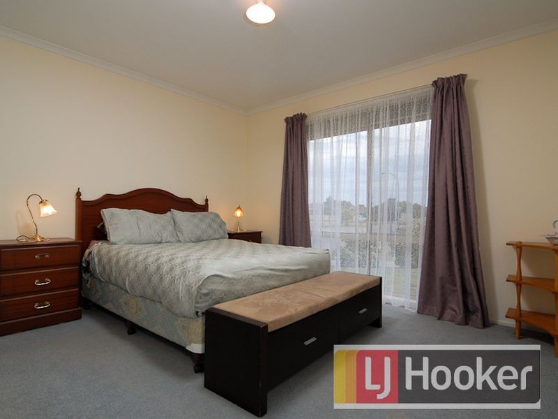 50 Sneddon Drive, Narre Warren South VIC 3805