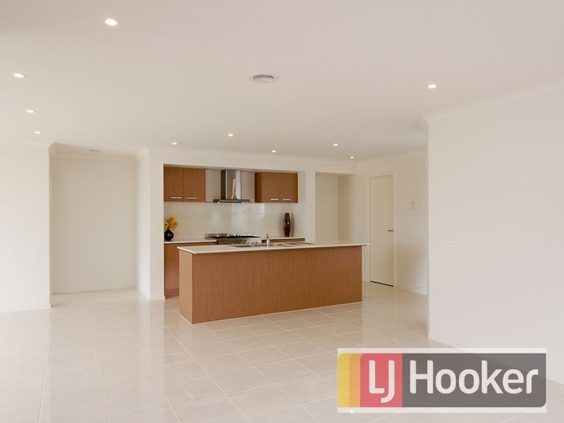 24 Sassafras Place, Cranbourne North VIC 3977