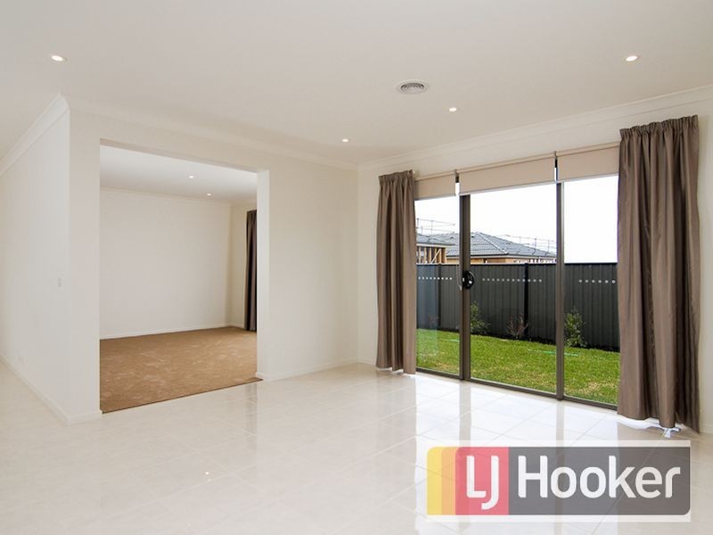 24 Sassafras Place, Cranbourne North VIC 3977