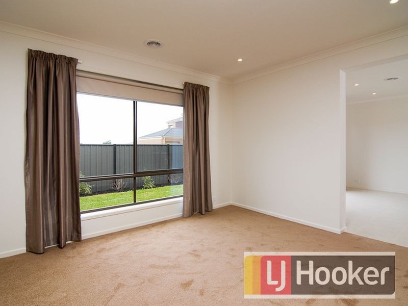 24 Sassafras Place, Cranbourne North VIC 3977