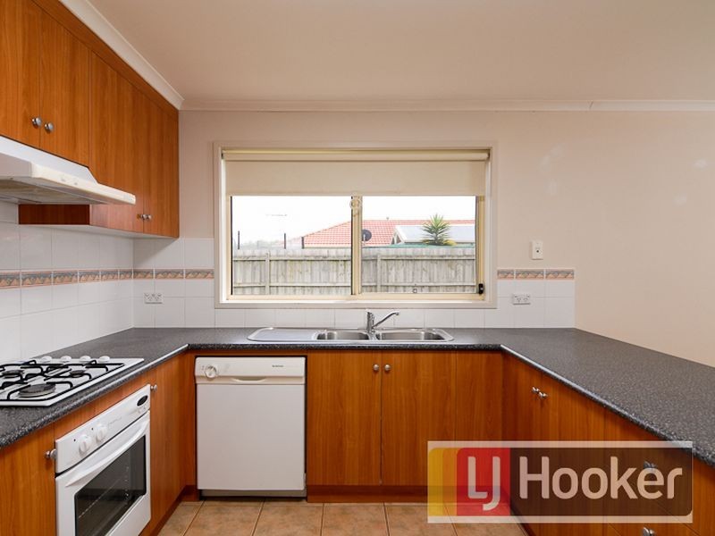 27 Nyarrin Place, Cranbourne West VIC 3977