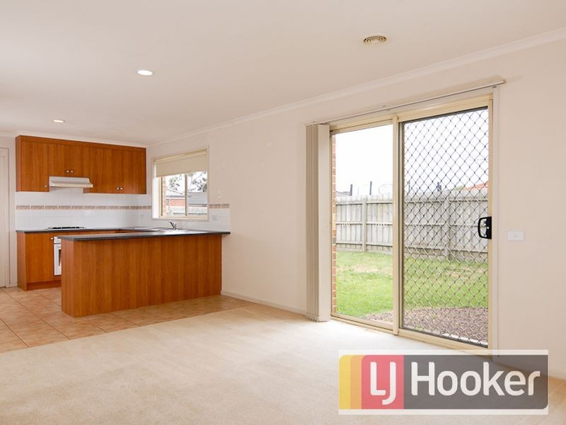 27 Nyarrin Place, Cranbourne West VIC 3977