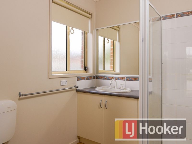 27 Nyarrin Place, Cranbourne West VIC 3977