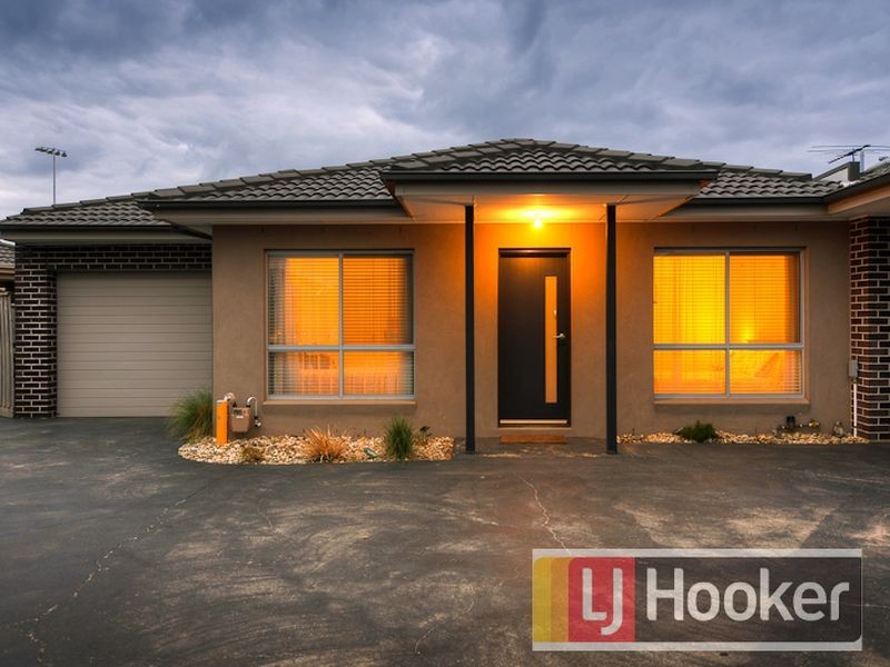 2/7 Roseville Court, Berwick VIC 3806