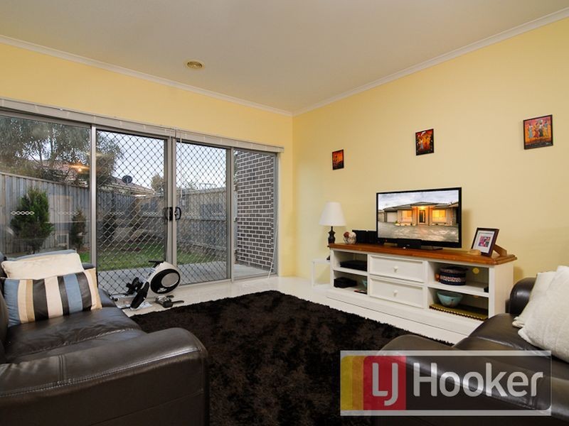 2/7 Roseville Court, Berwick VIC 3806