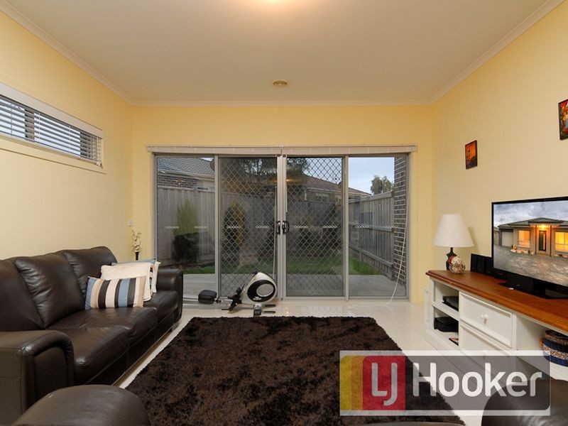 2/7 Roseville Court, Berwick VIC 3806