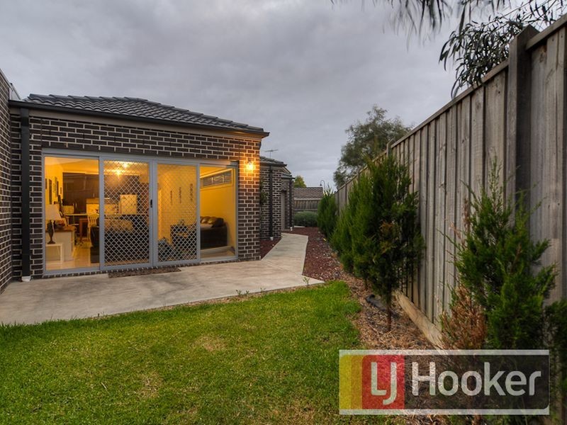 2/7 Roseville Court, Berwick VIC 3806