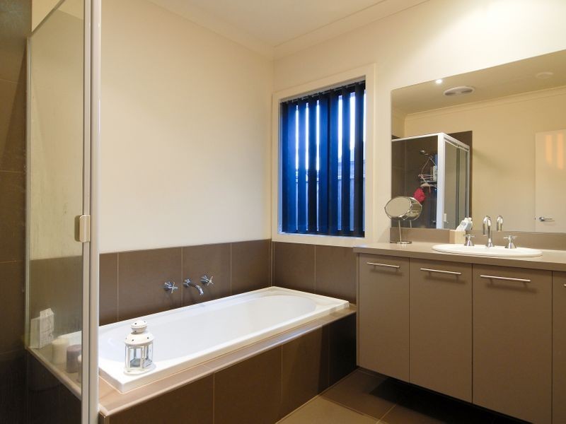 2 Florio Close, Berwick VIC 3806