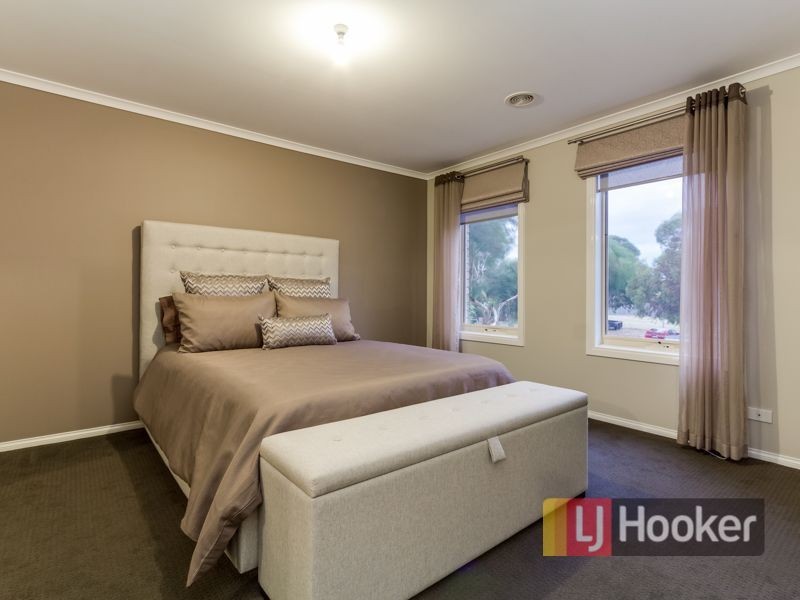 2 Holder Place, Berwick VIC 3806