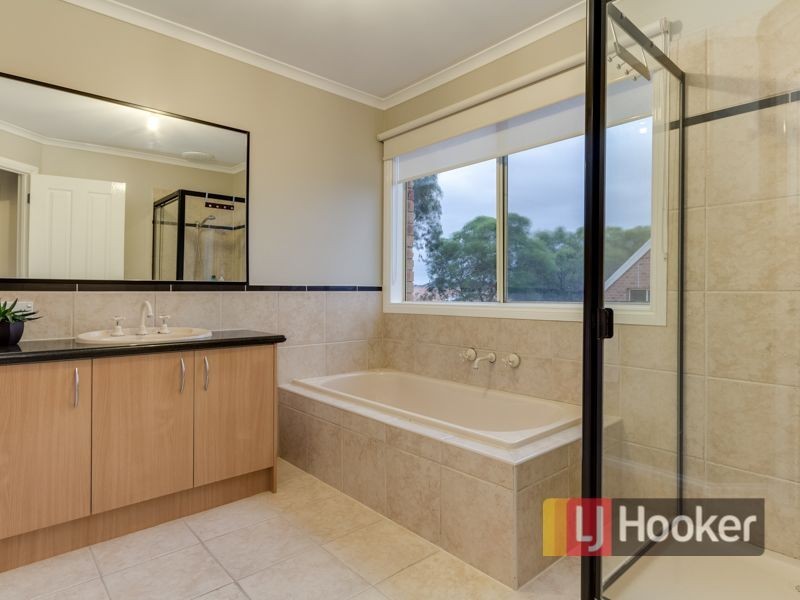 2 Holder Place, Berwick VIC 3806