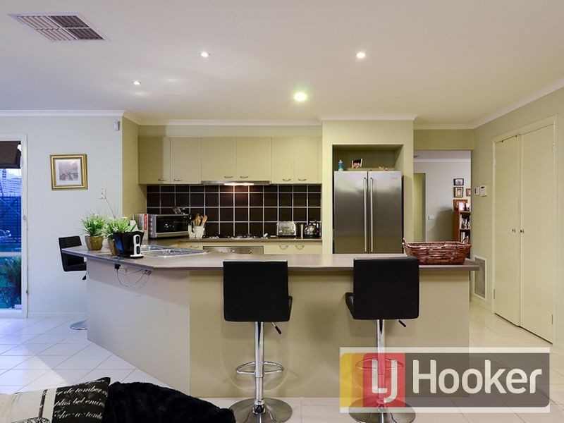 54 Hartsmere Drive, Berwick VIC 3806