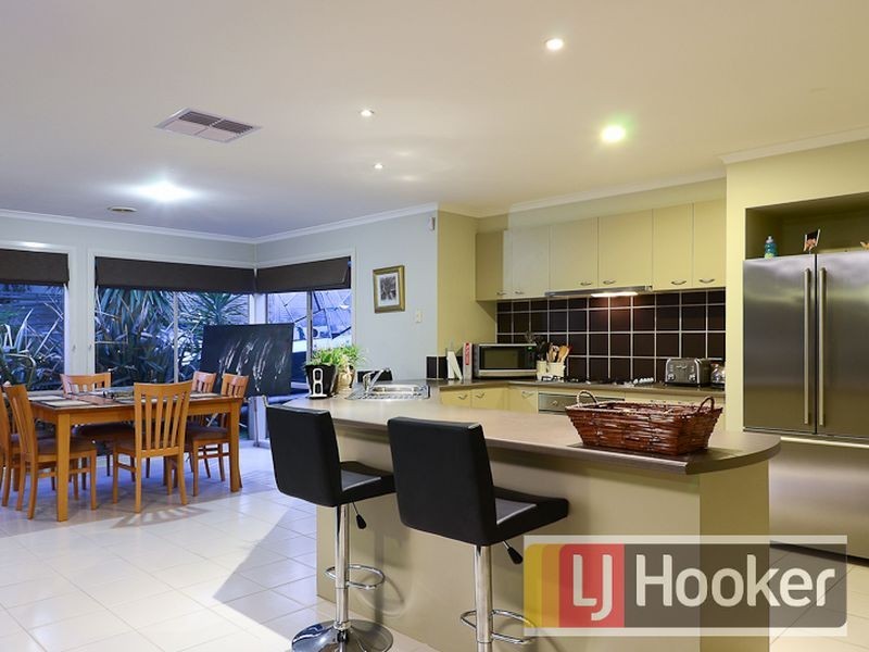 54 Hartsmere Drive, Berwick VIC 3806
