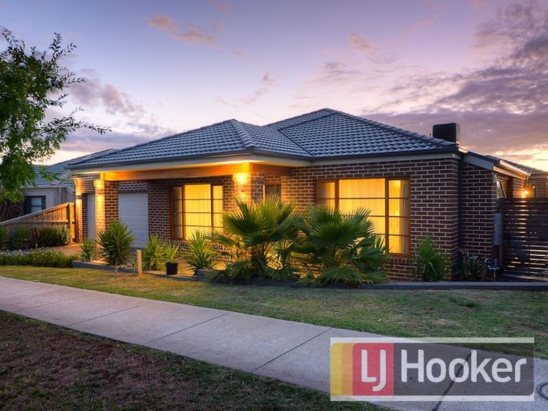 27 Bernly Boulevard, Berwick VIC 3806