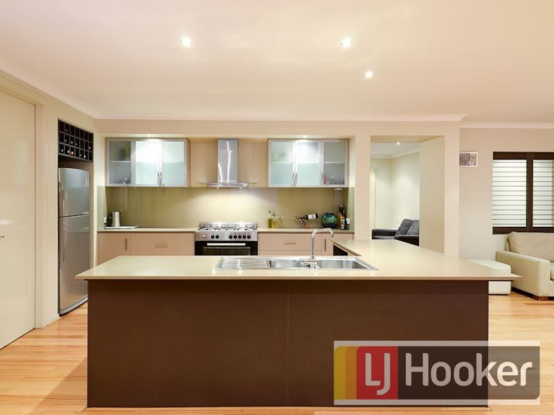 27 Bernly Boulevard, Berwick VIC 3806