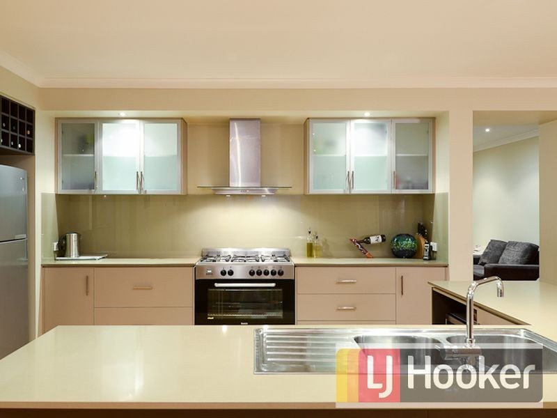 27 Bernly Boulevard, Berwick VIC 3806