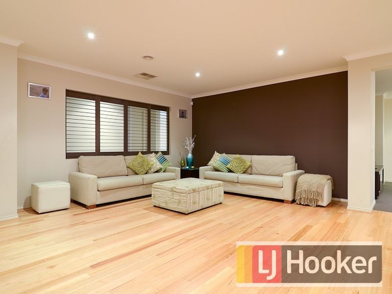 27 Bernly Boulevard, Berwick VIC 3806